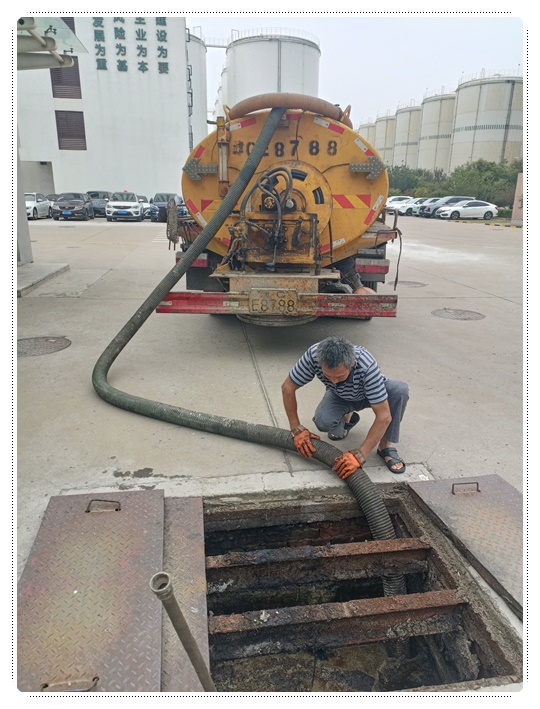 铁山港隔油池清掏