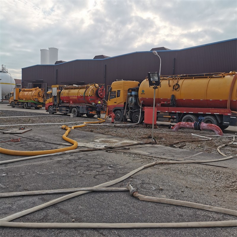 铁山港污水池清理