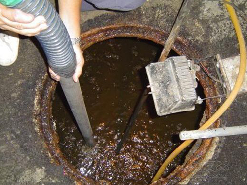 铁山港隔油池清理