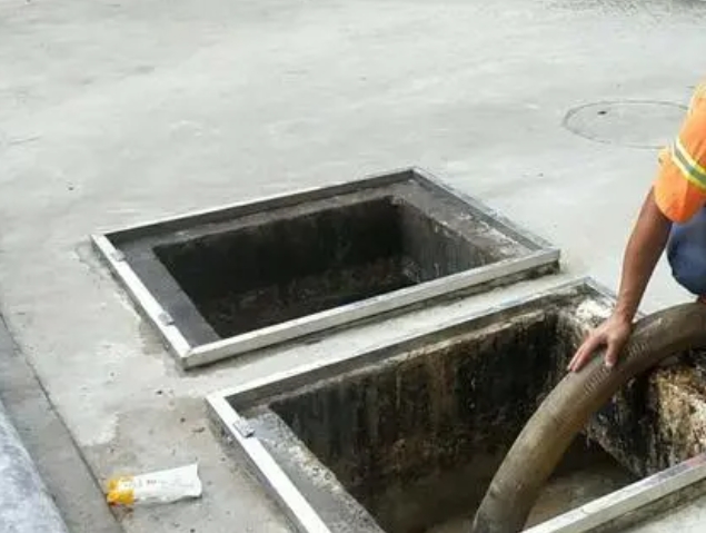 铁山港化粪池清理