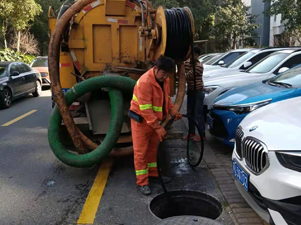 铁山港排污管道清淤